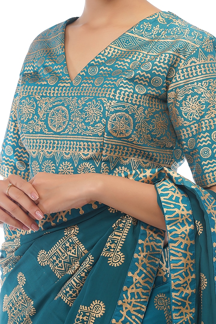 Turquoise Ombre Pure Crepe Hand Painted Wedding Saree Set by Shruti S at Pernia's Pop Up Shop