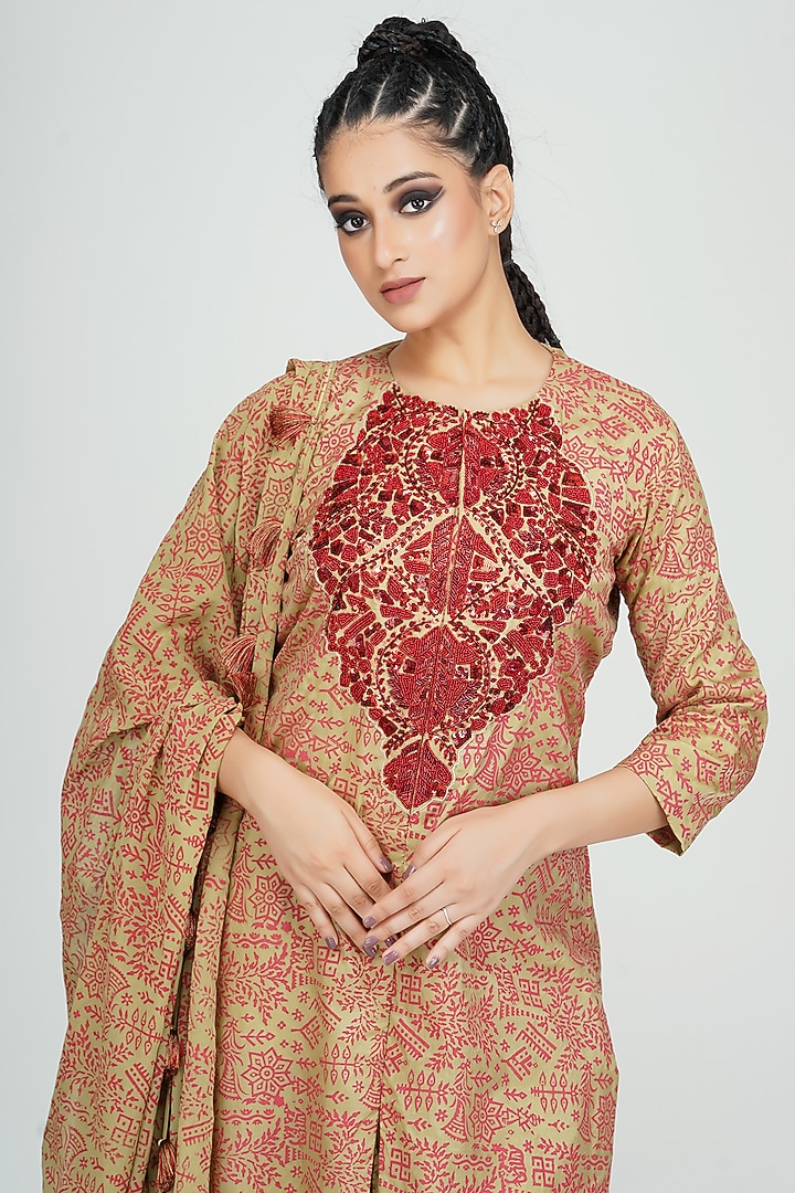 Red & Gold Hand Painted & Embroidered Kurta Set by Shruti S at Pernia's Pop Up Shop