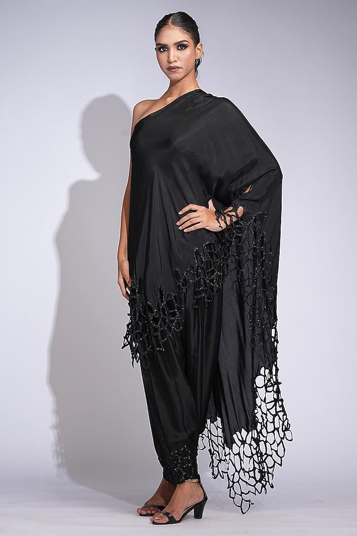 Black Silk Cutwork Embroidered Kurta Set by Shruti S at Pernia's Pop Up Shop