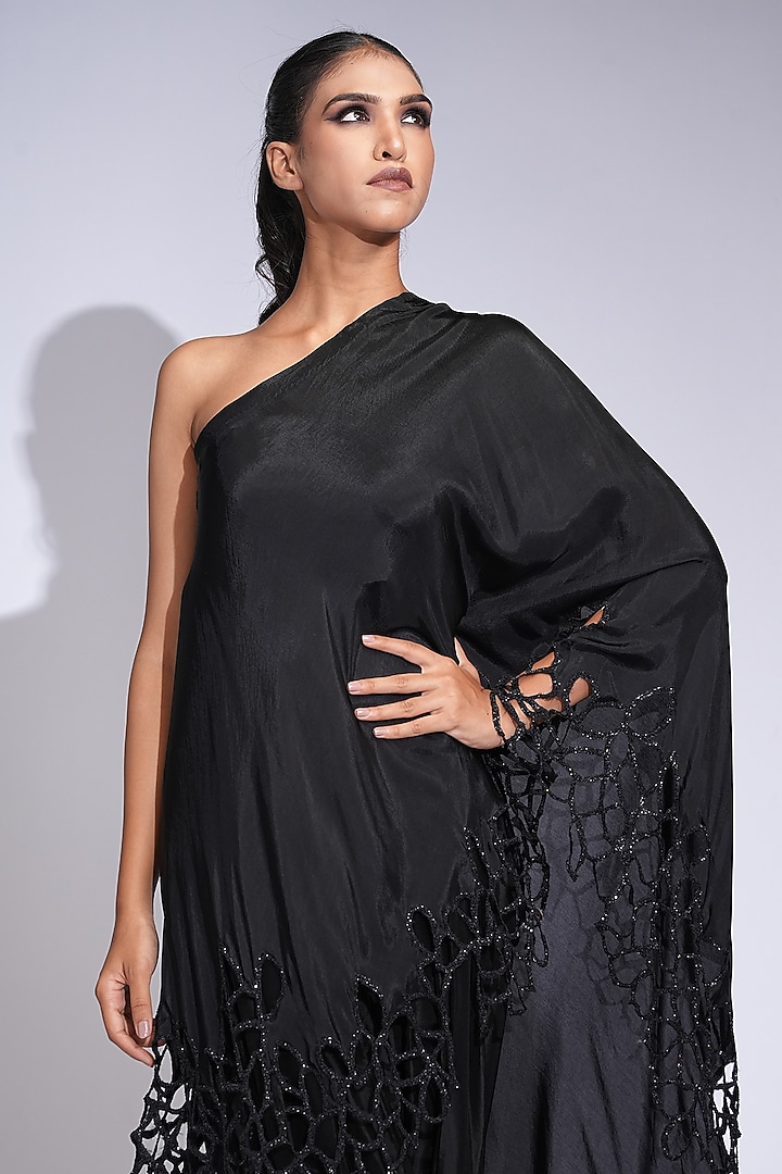 Black Silk Cutwork Embroidered Kurta Set by Shruti S at Pernia's Pop Up Shop