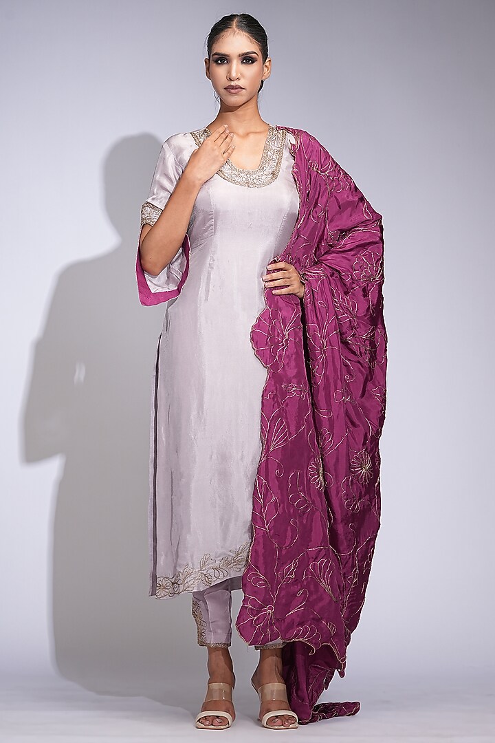Light Lavender Vegan Silk Hand Embroidered Kurta Set by Shruti S at Pernia's Pop Up Shop