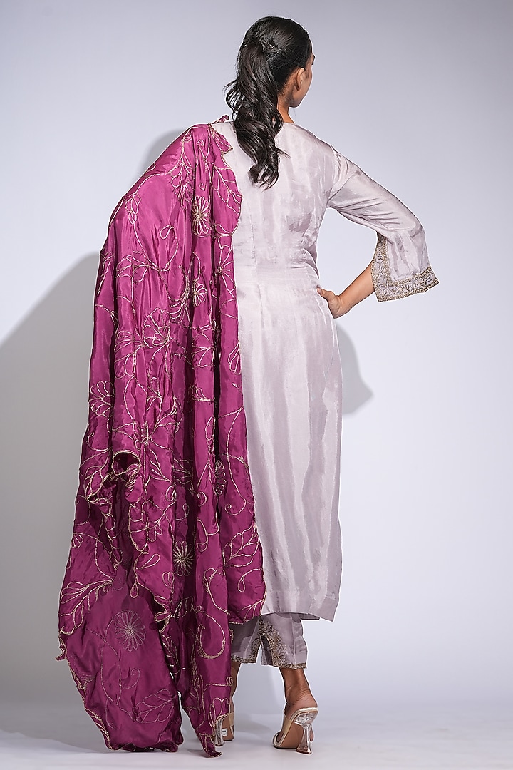 Light Lavender Vegan Silk Hand Embroidered Kurta Set by Shruti S at Pernia's Pop Up Shop