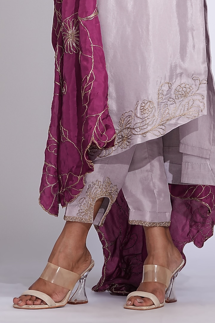 Light Lavender Vegan Silk Hand Embroidered Kurta Set by Shruti S at Pernia's Pop Up Shop