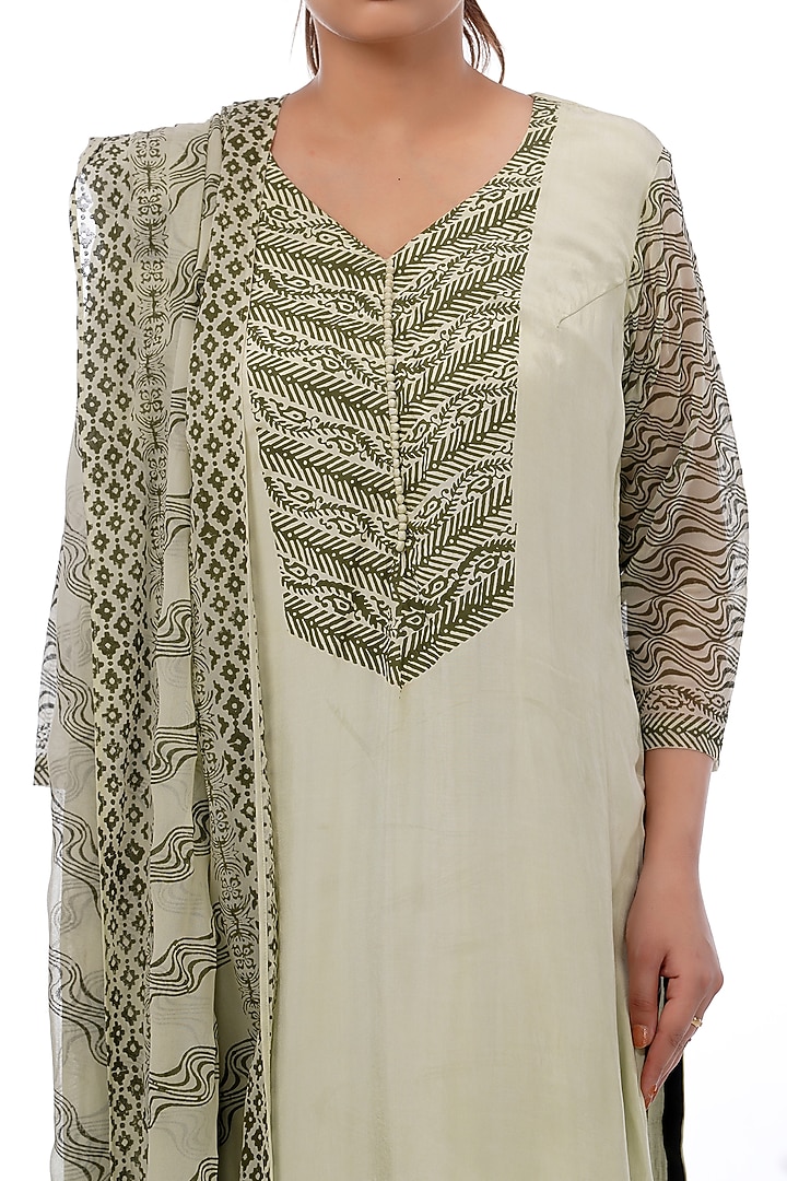 Olive Green Block Printed Kurta Set by Shruti S at Pernia's Pop Up Shop