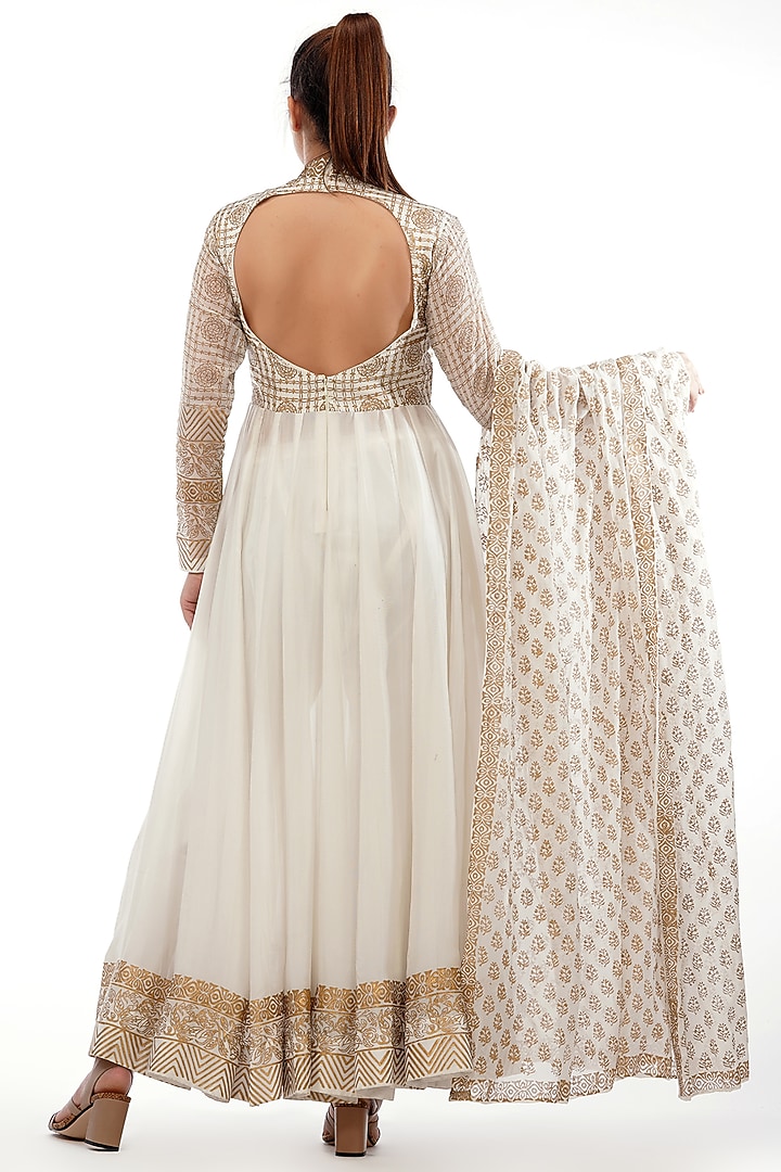 White Hand Painted Wedding Anarkali Set by Shruti S at Pernia's Pop Up Shop