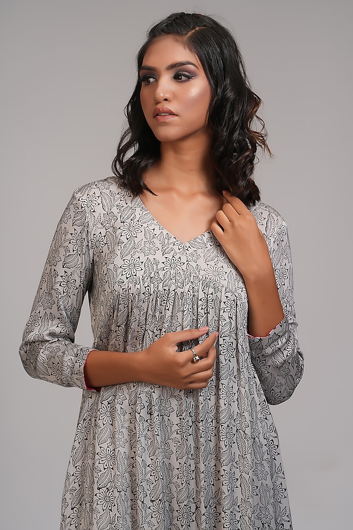 Grey Modal Satin Printed Kurta Set by Shruti S at Pernia's Pop Up Shop