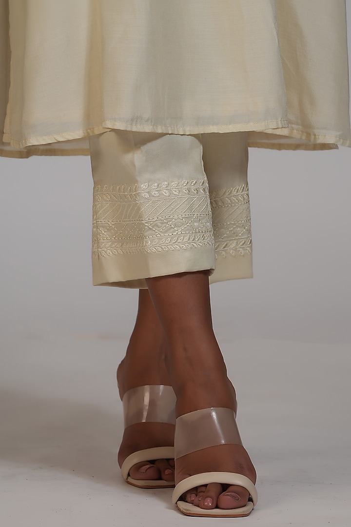 Off-White & Turquoise Ombre Mul Cotton Embroidered Kurta Set by Shruti S at Pernia's Pop Up Shop
