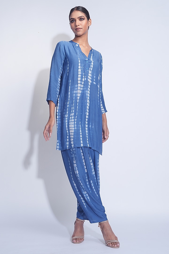 Cobalt Blue Mul Tie-Dye Kurta Set by Shruti S at Pernia's Pop Up Shop