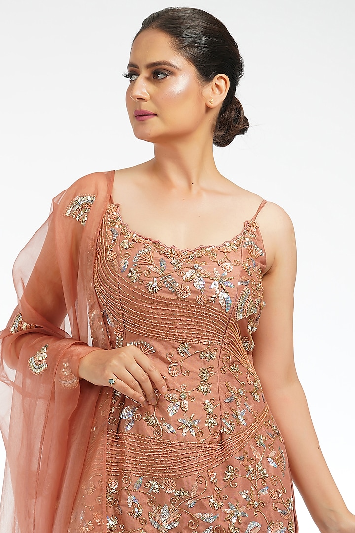 Cinnamon Pink Embroidered Kurta Set by Shruti S at Pernia's Pop Up Shop