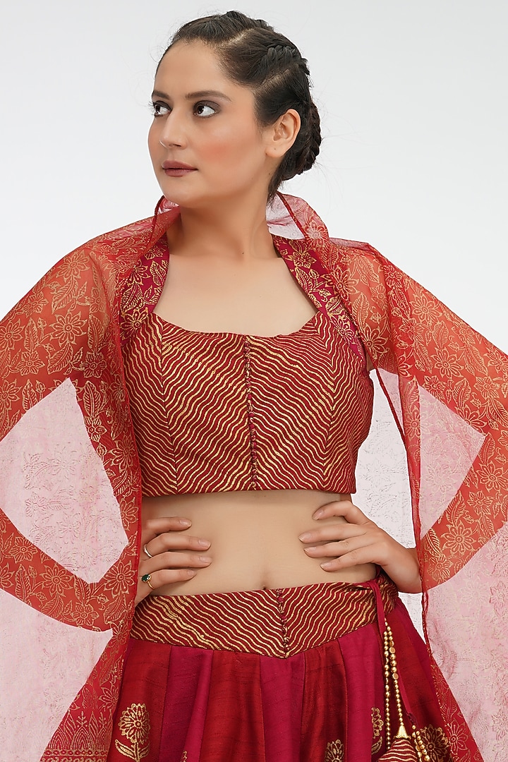 Dual-Colored Raw Silk Wedding Lehenga Set by Shruti S at Pernia's Pop Up Shop