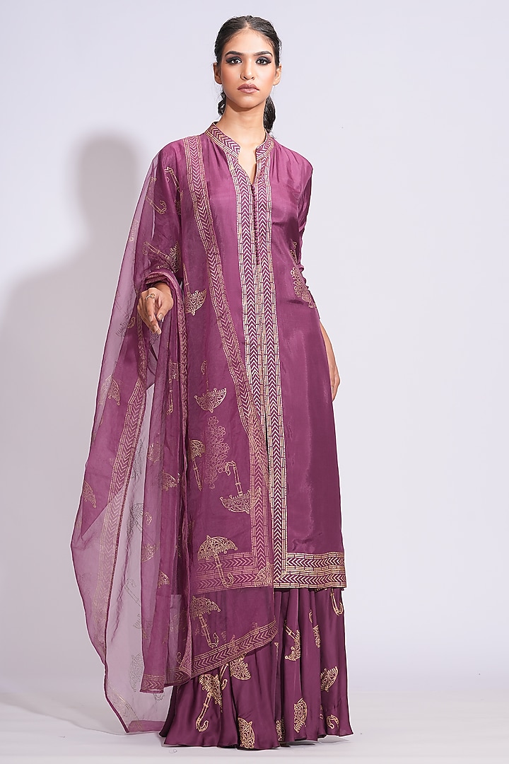 Wine Silk Gold Hand Block Printed Kurta Set by Shruti S at Pernia's Pop Up Shop