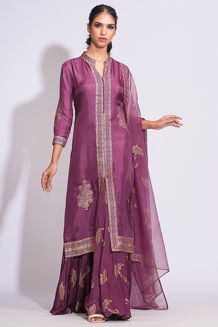 Wine Silk Gold Hand Block Printed Kurta Set by Shruti S at Pernia's Pop Up Shop