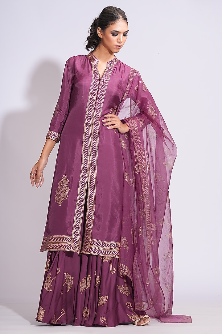 Wine Silk Gold Hand Block Printed Kurta Set by Shruti S at Pernia's Pop Up Shop