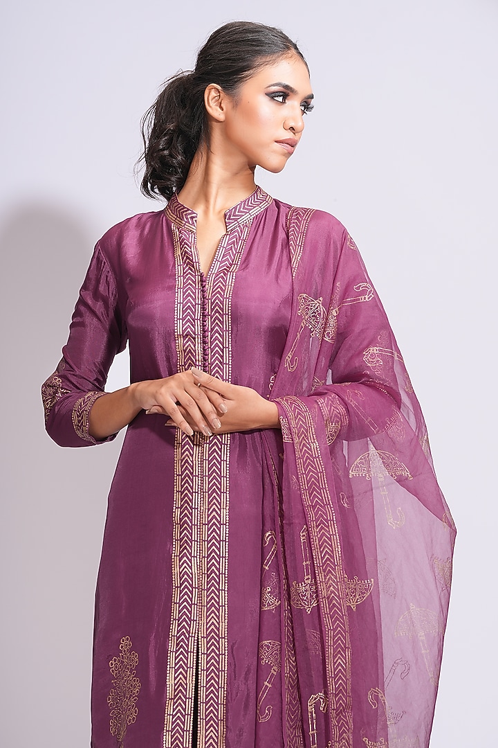 Wine Silk Gold Hand Block Printed Kurta Set by Shruti S at Pernia's Pop Up Shop