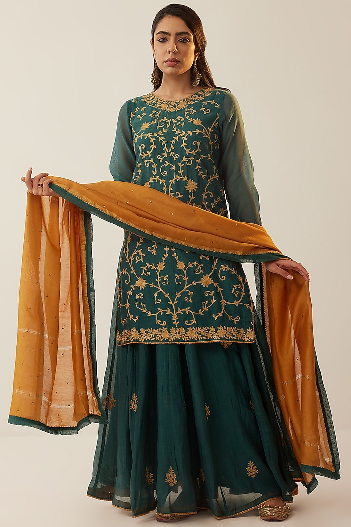 Emerald Green Chanderi Embroidered Kurta Set by Shrutkirti at Pernia's Pop Up Shop