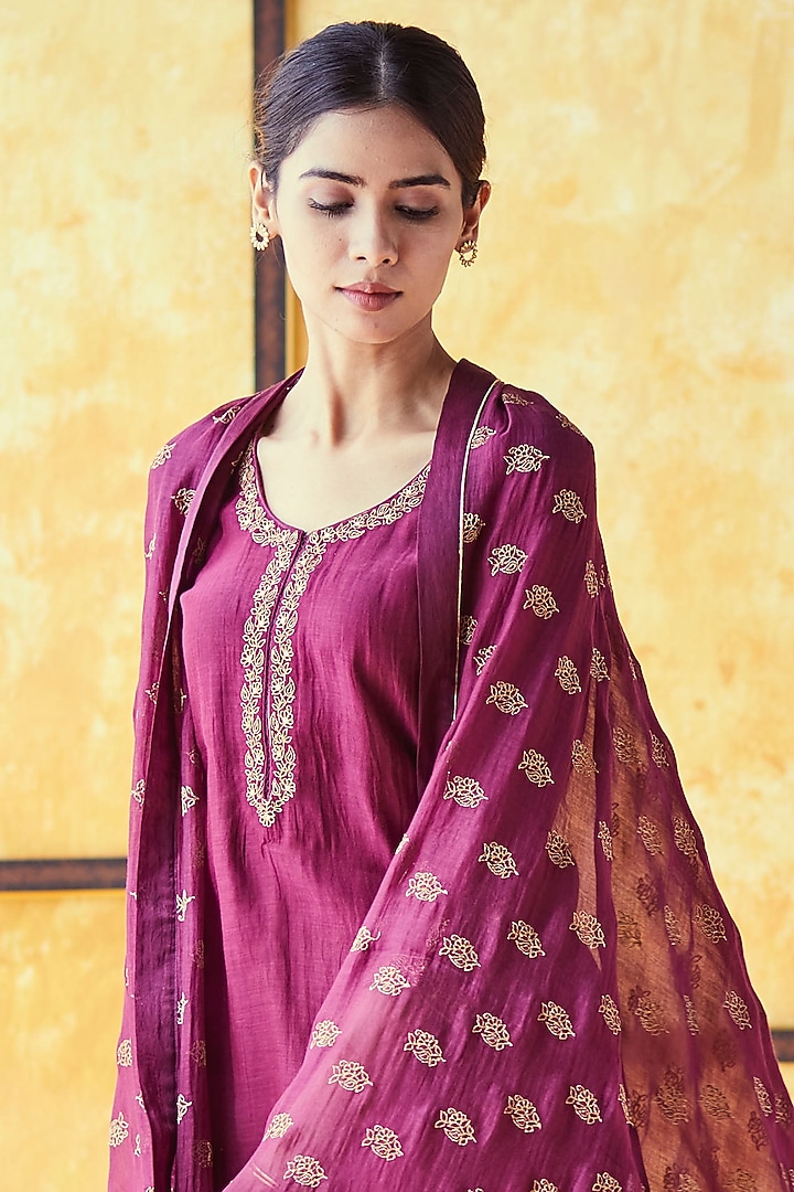 Plum Embroidered Kurta Set by Shrutkirti at Pernia's Pop Up Shop
