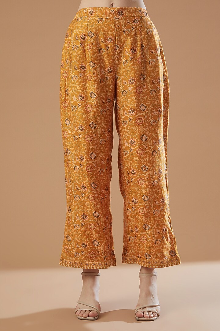 Mustard Floral Printed Kurta Set by Shrutkirti at Pernia's Pop Up Shop
