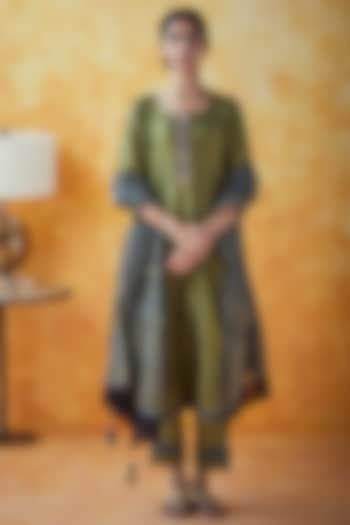 Olive Green Hand Embroidered & Printed Kurta Set by Shrutkirti at Pernia's Pop Up Shop