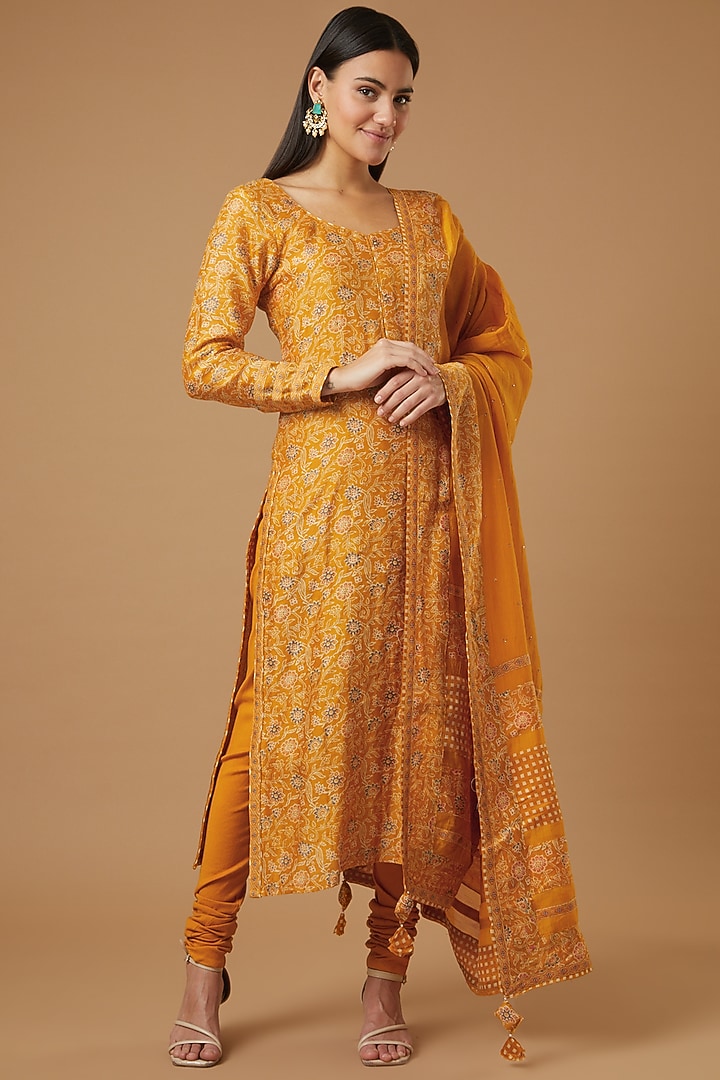 Mustard Printed Kurta Set by Shrutkirti at Pernia's Pop Up Shop