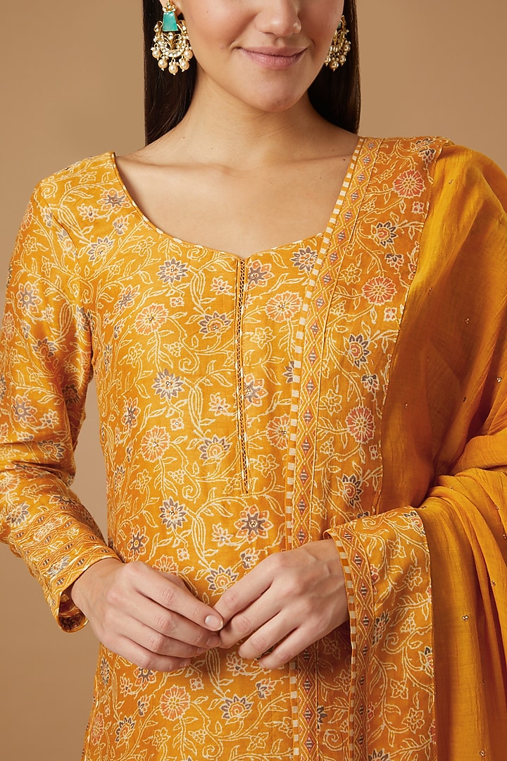 Mustard Printed Kurta Set by Shrutkirti at Pernia's Pop Up Shop