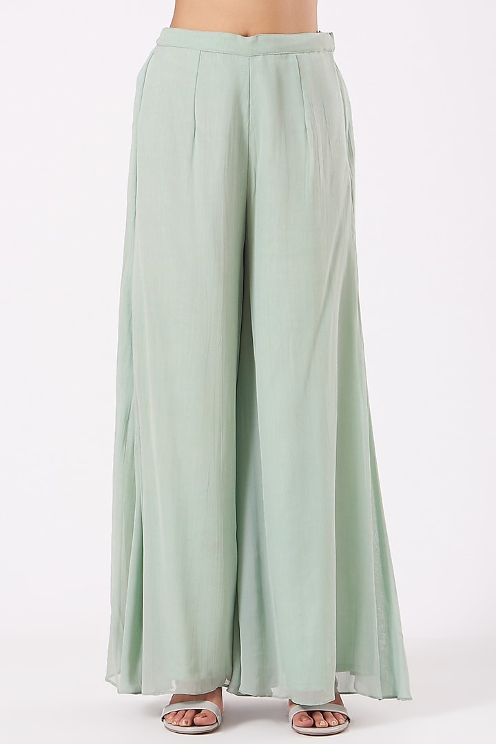 Pista Green Hand Embroidered Kurta Set by Shruti Goyal at Pernia's Pop Up Shop