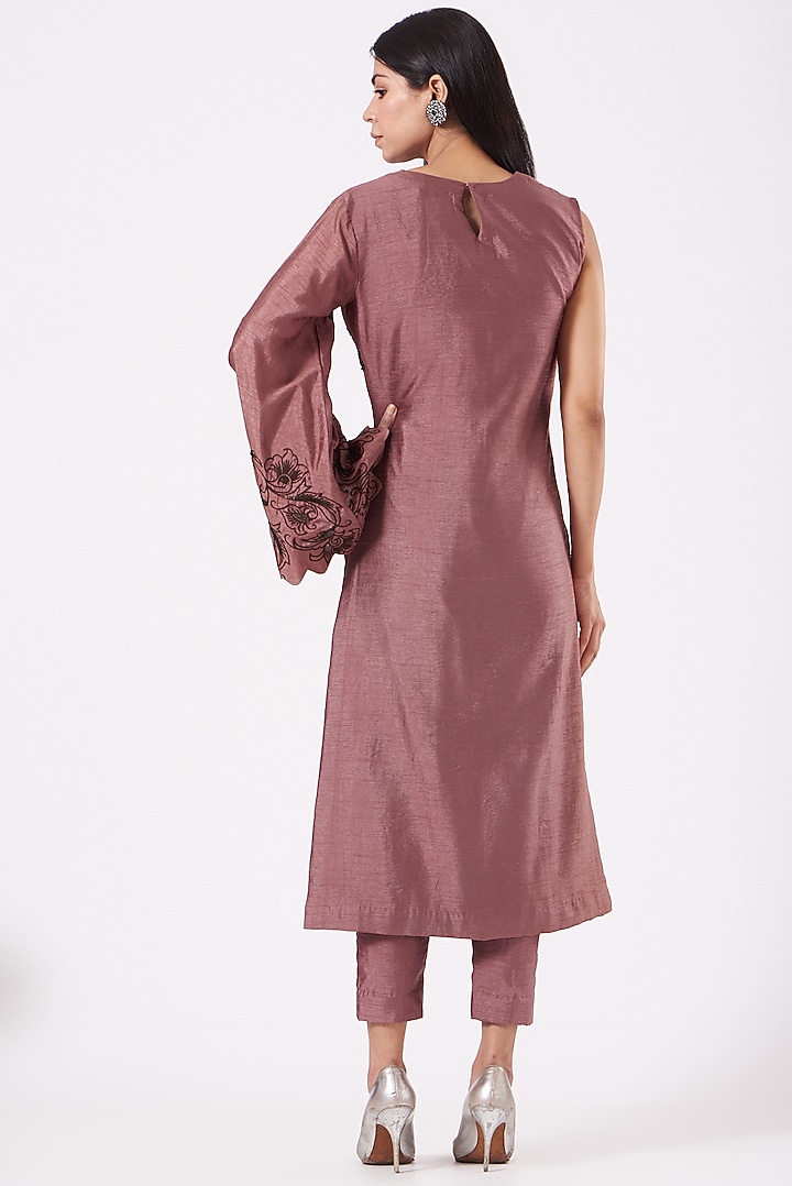 Dark Nude Raw Silk Kurta Set by Shruti Goyal at Pernia's Pop Up Shop