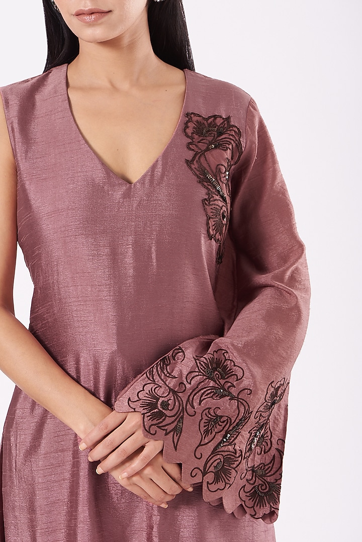 Dark Nude Raw Silk Kurta Set by Shruti Goyal at Pernia's Pop Up Shop