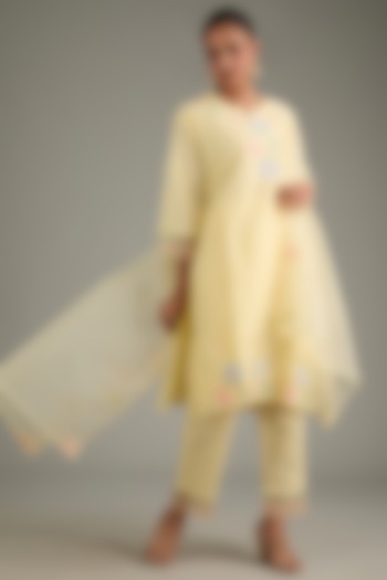 Yellow Cotton Thread Embroidered Kurta Set by Shruti Goyal at Pernia's Pop Up Shop