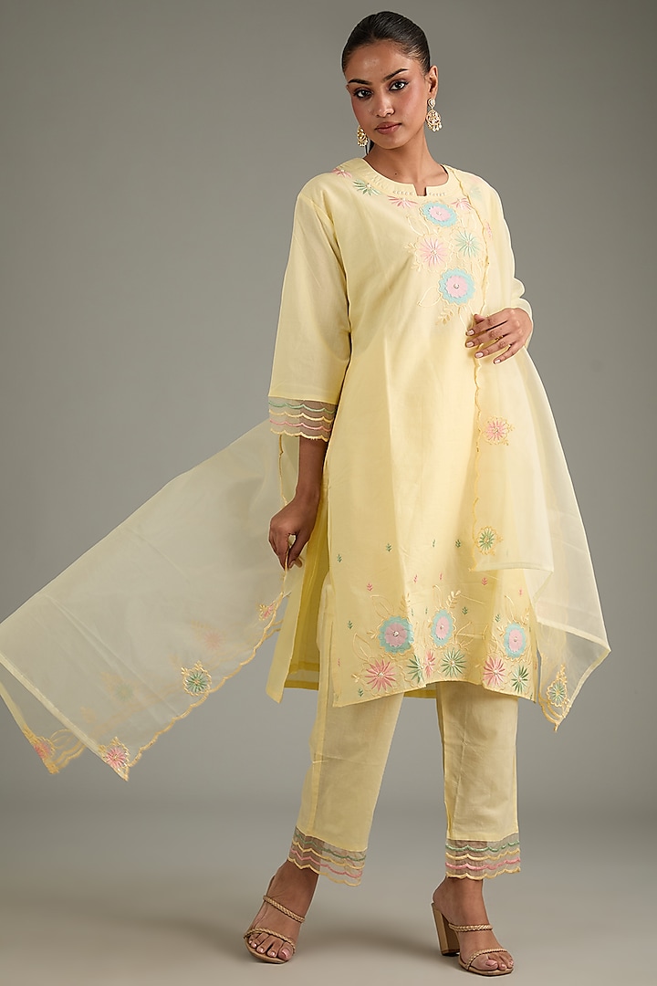 Yellow Cotton Thread Embroidered Kurta Set by Shruti Goyal at Pernia's Pop Up Shop