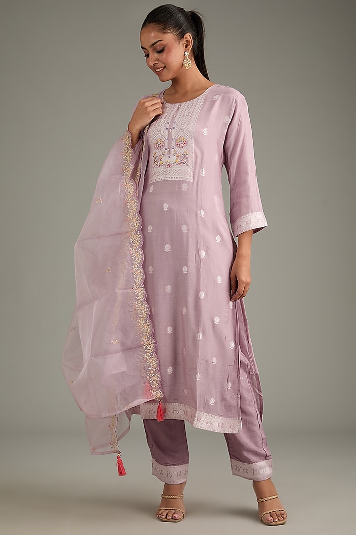 Lilac Silk Aari Hand Embroidered Kurta Set by Shruti Goyal at Pernia's Pop Up Shop