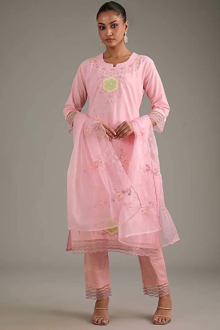 Pink Cotton Thread Embroidered Kurta Set by Shruti Goyal at Pernia's Pop Up Shop