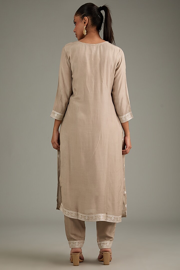 Grey Silk Aari Hand Embroidered Kurta Set by Shruti Goyal at Pernia's Pop Up Shop