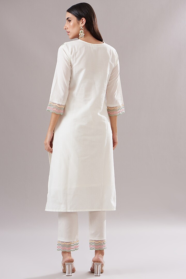 White Cotton Embroidered Kurta Set by Shruti Goyal at Pernia's Pop Up Shop