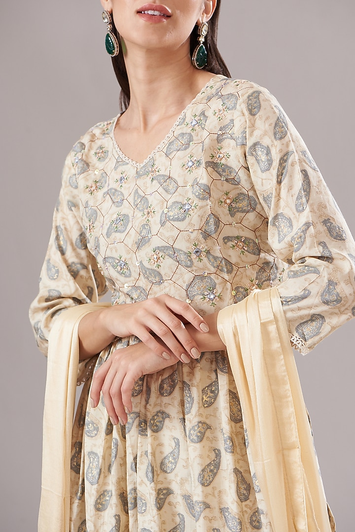 Cream Muslin Printed & Embroidered Anarkali Set by Shruti Goyal at Pernia's Pop Up Shop