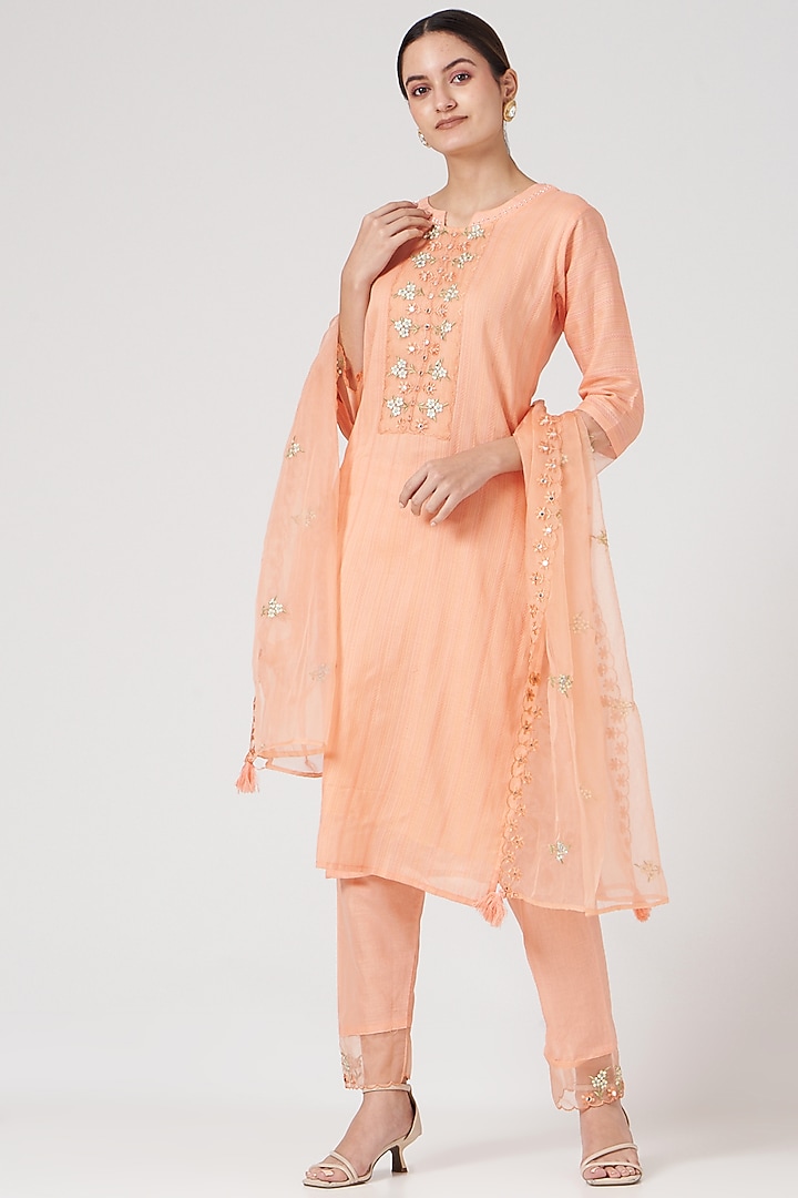 Peach Embroidered Kurta Set by Shruti Goyal at Pernia's Pop Up Shop