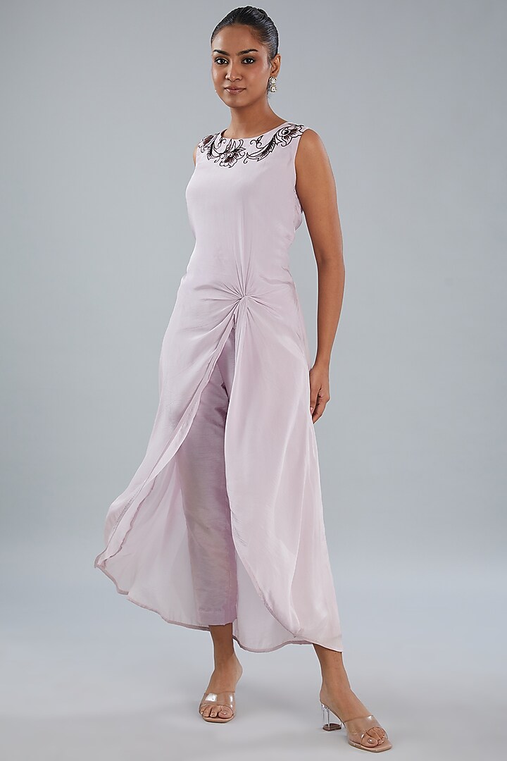 Lilac Crepe Hand Embroidered Front Knot Kurta Set by Shruti Goyal at Pernia's Pop Up Shop