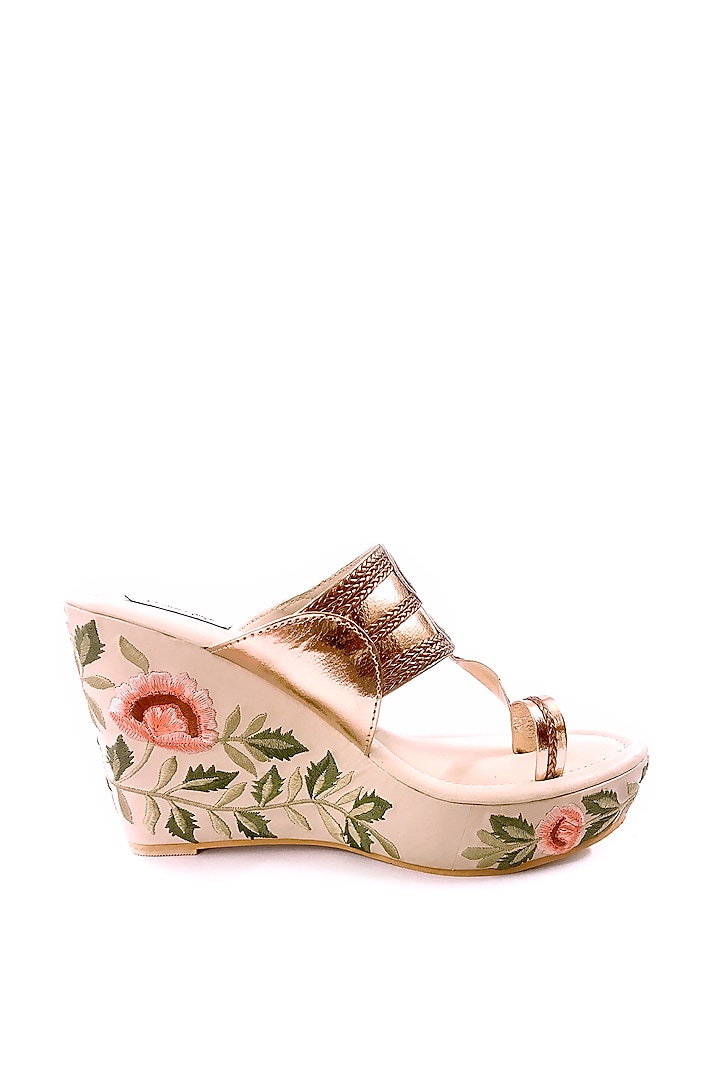 gold kolhapuri wedges