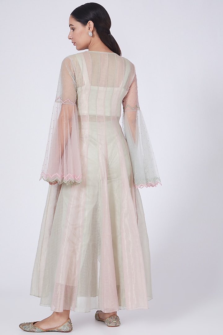 Blush Pink Floral Embroidered Kurta Set by Show Shaa at Pernia's Pop Up Shop