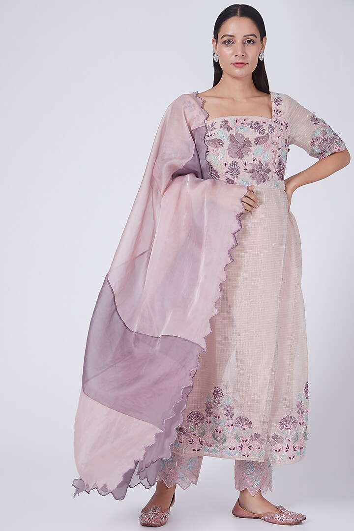 Blush Pink Floral Embroidered Kurta Set by Show Shaa at Pernia's Pop Up Shop