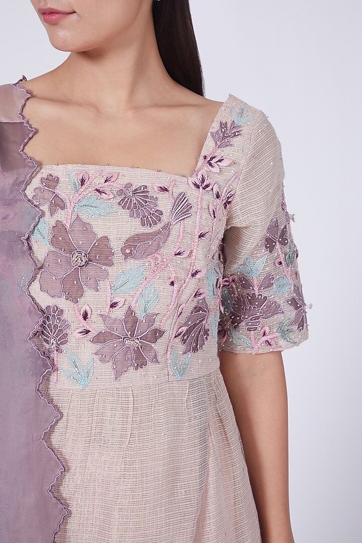 Blush Pink Floral Embroidered Kurta Set by Show Shaa at Pernia's Pop Up Shop