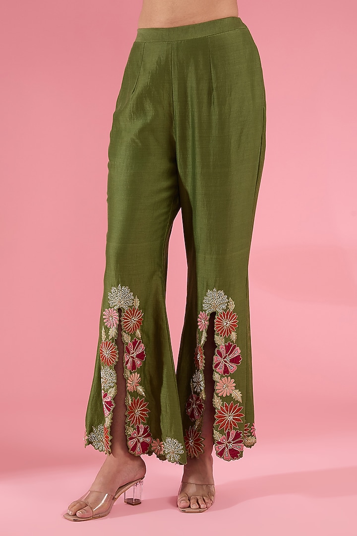 Green Chanderi Cutwork Embroidered Kurta Set by Show Shaa at Pernia's Pop Up Shop