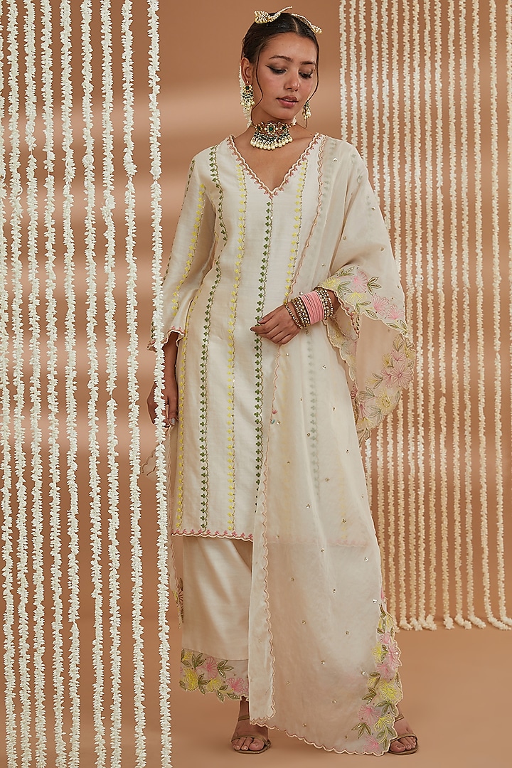 Ivory Chanderi Resham Embroidered Kurta Set by Show Shaa