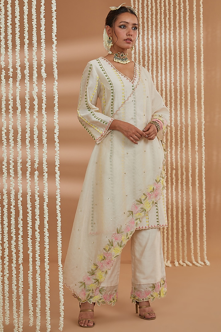 Ivory Chanderi Resham Embroidered Kurta Set by Show Shaa at Pernia's Pop Up Shop