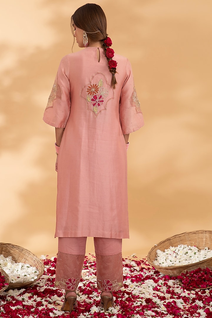 Dusty Rose Chanderi Floral Applique Embroidered Straight Kurta Set by Show Shaa at Pernia's Pop Up Shop