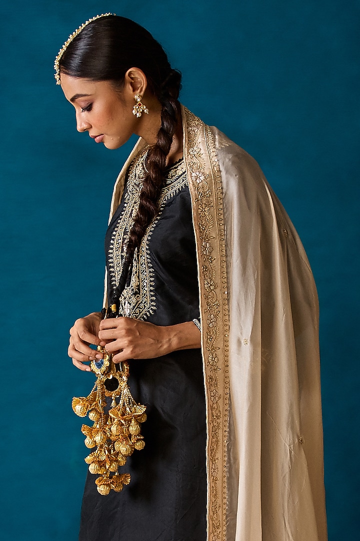 Black Pure Silk Hand Embroidered Kurta Set by SOHA BY HARLEEN AND SONA at Pernia's Pop Up Shop