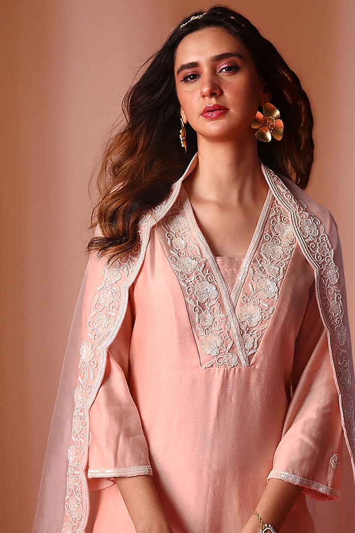 Peach Chanderi Silk Hand Embroidered Kurta Set by SOHA BY HARLEEN AND SONA at Pernia's Pop Up Shop