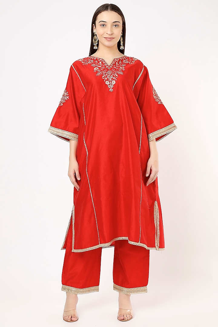 Red Aari Embroidered Kurta Set by Sheela Suthar Pret|Couture