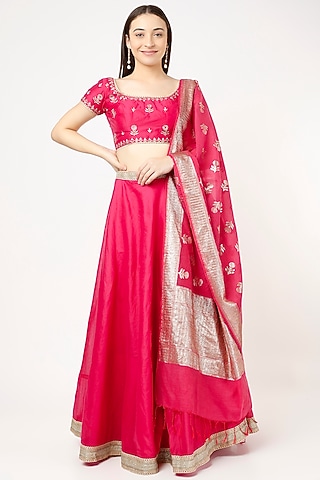 Fuchsia Aari Embroidered Lehenga Set by Sheela Suthar