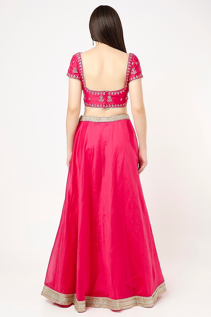 Fuchsia Aari Embroidered Lehenga Set by Sheela Suthar at Pernia's Pop Up Shop