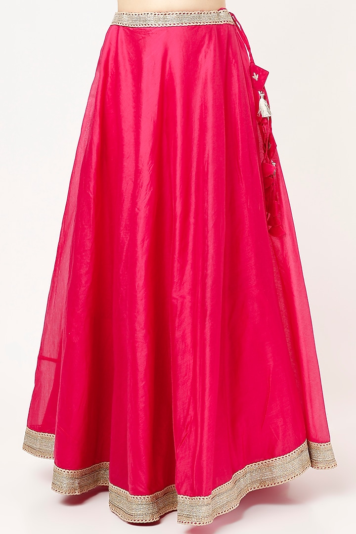 Fuchsia Aari Embroidered Lehenga Set by Sheela Suthar at Pernia's Pop Up Shop